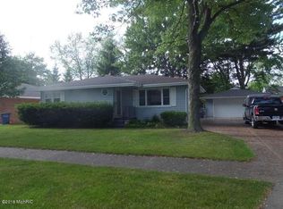 1046 Amherst Rd, Muskegon, MI 49441