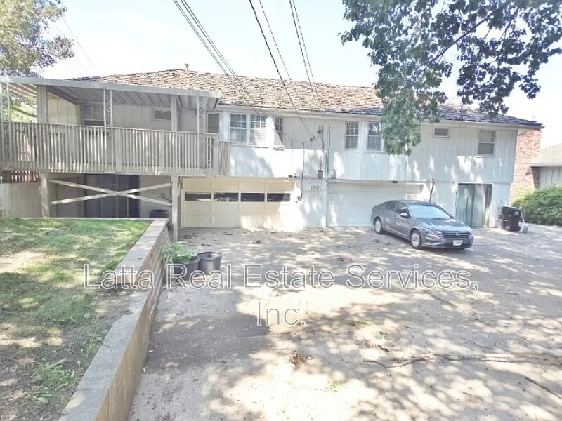 2 bed, 1.5 bath, 1116 sqft, $1,395 — Photo 2