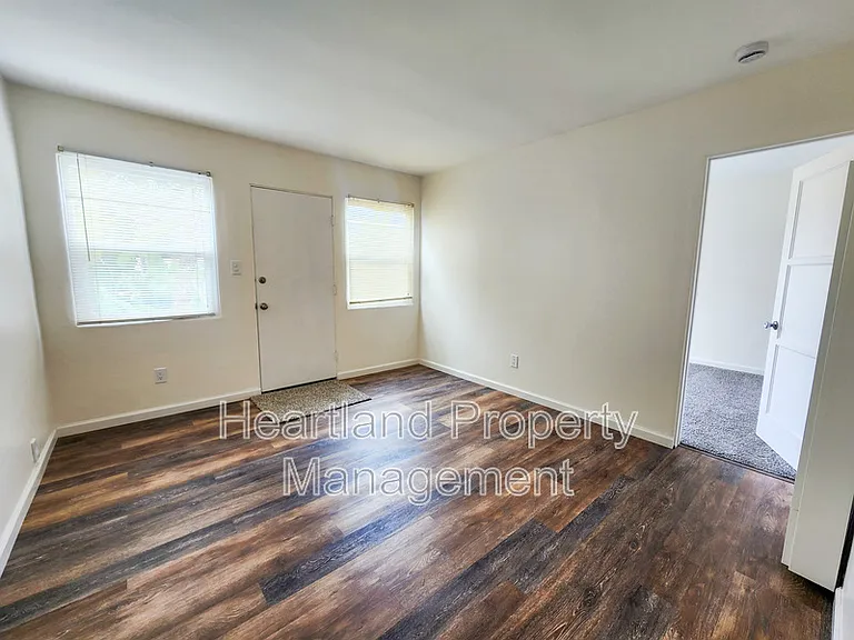848 1/2 Emerald St — Photo 4