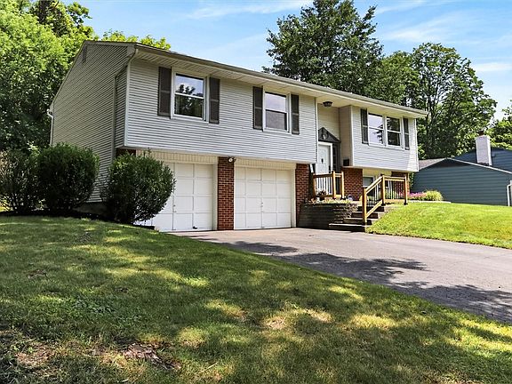 3rd image of 74 Winterset Dr
