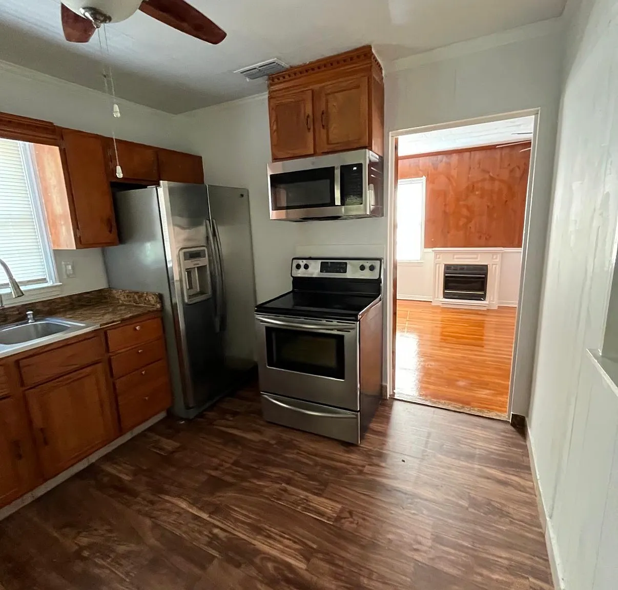 1031 Oakland Drive - 1 — Photo 3