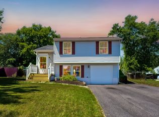 8213 Mantova Dr, Clay, NY 13041