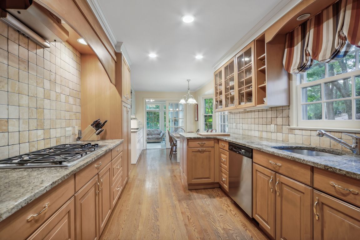 4 Ford Ln, Roseland, NJ 07068 MLS 3905939 Zillow