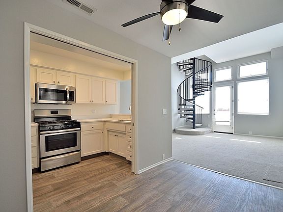 2nd image of 2712 Manhattan Ave #B