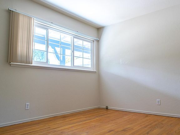 3rd image of 10471 Davison Ave