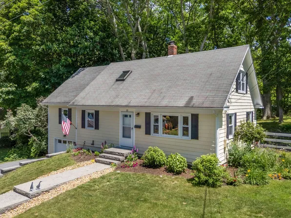 15 Oakwood Road, Cape Elizabeth, ME 04107