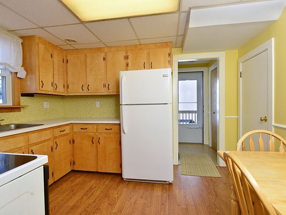 3rd image of 4 Bradford Ave