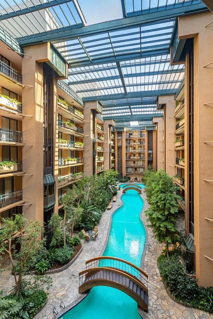 Building Photo - 555 Laurel Ave #311