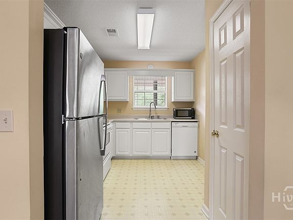 4th image of 211 Edgewater Rd APT 40