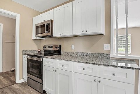 5th image of 2625 N Beaumont Ave #1
