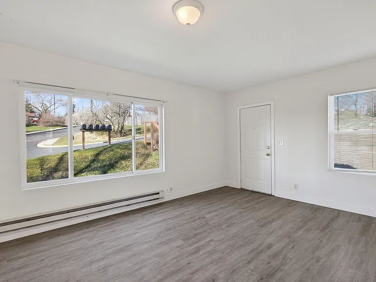 730 NW Ritchie St #A — Photo 5