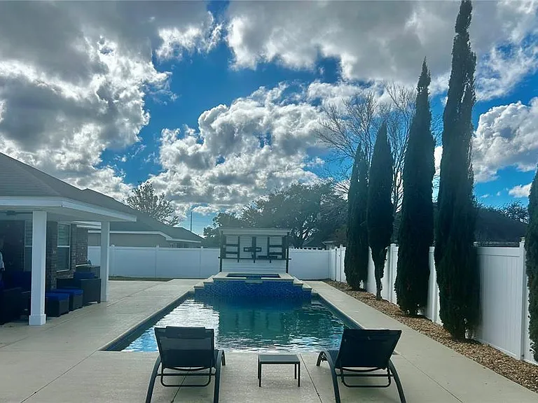 6248 SW 48th Ave — Photo 2
