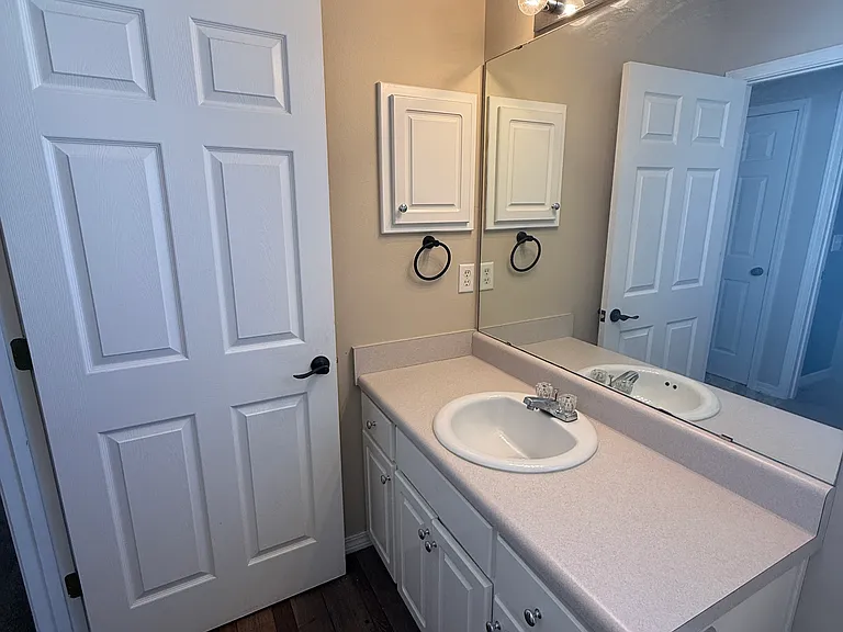 5153 Victoria Dr — Photo 36