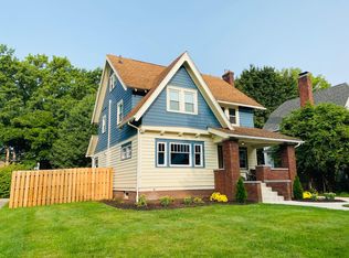 556 Sunset View Dr, Akron, OH 44320