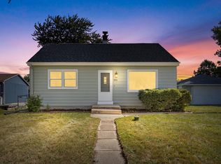 5956 S 33rd St, Greenfield, WI 53221