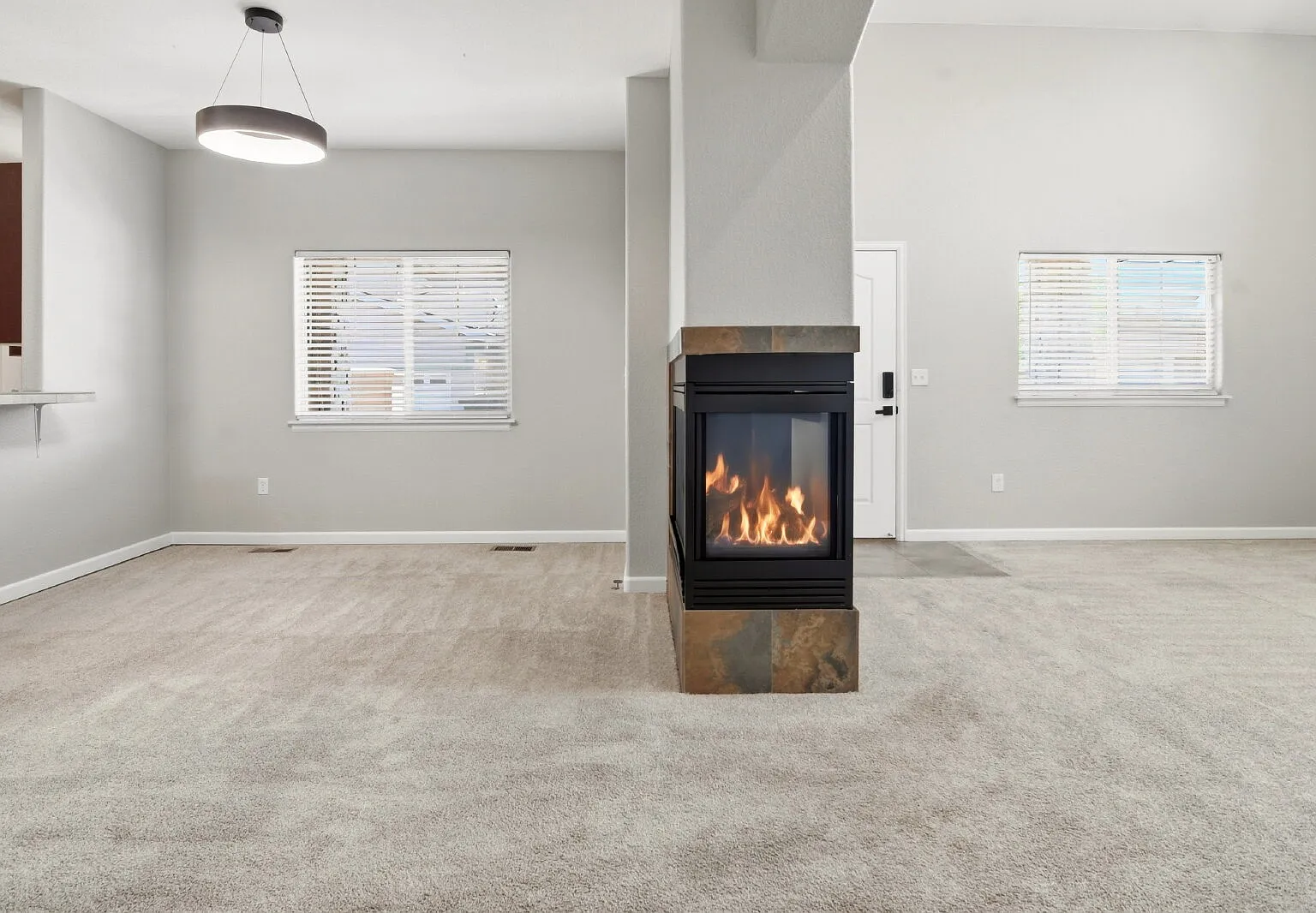 4 bed, 3.0 bath, 2600 sqft, $2,941 — Photo 4