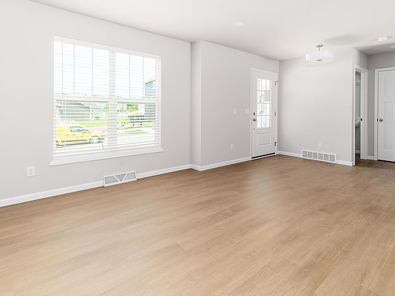 2nd image of 6045 Woodbine Dr