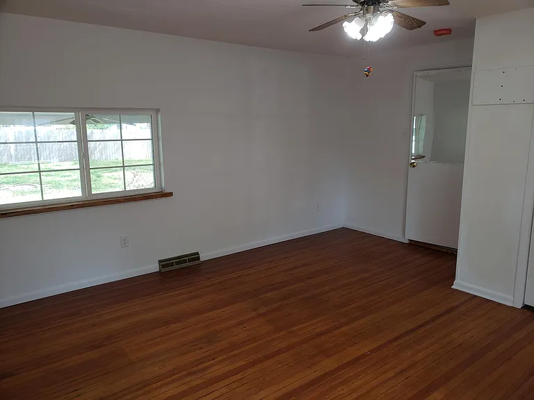 158 NW Holman St — Photo 24
