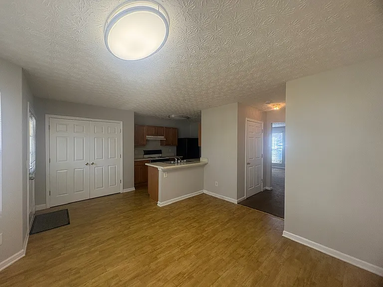 5863 Strathmoor Manor Cir — Photo 4