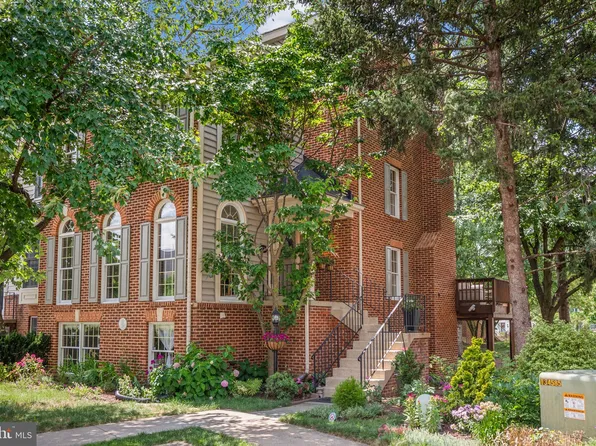 121 Long Acre Ct, Frederick, MD 21702
