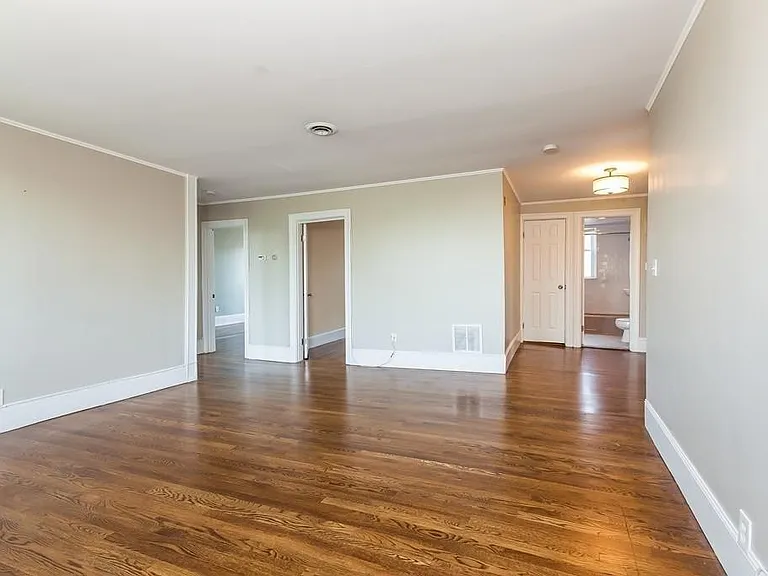 394 Riverway #12 — Photo 2