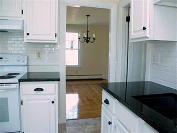 3rd image of 25 Pleasant St