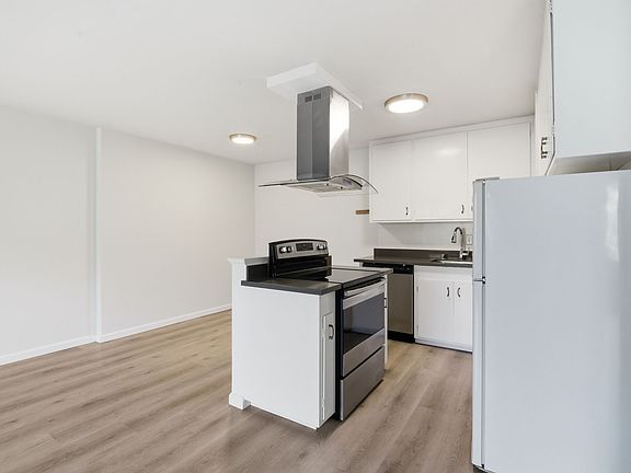 5th image of 650 Lake St APT 7