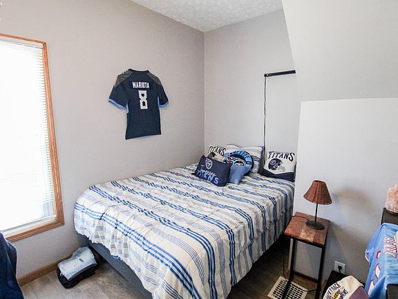 5th image of 703 W Park St