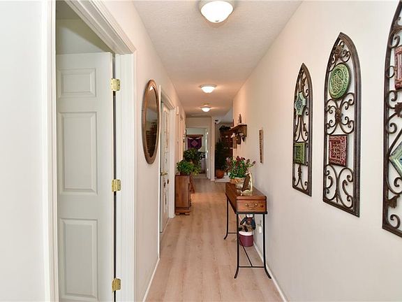 2nd image of 117 Country Ct