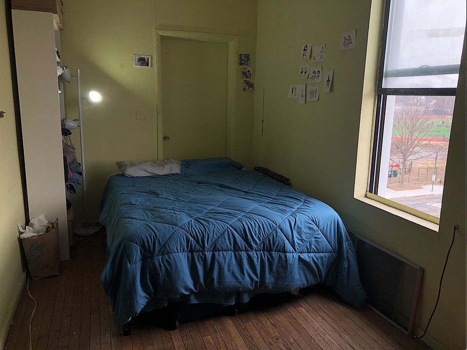2nd image of 732 Lorimer St APT 3L