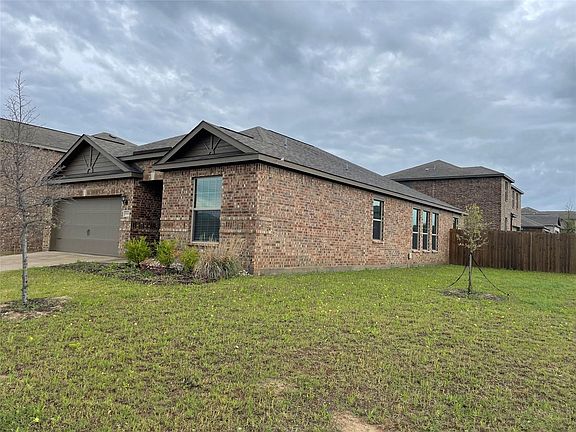 4th image of 1911 Lilac Dr