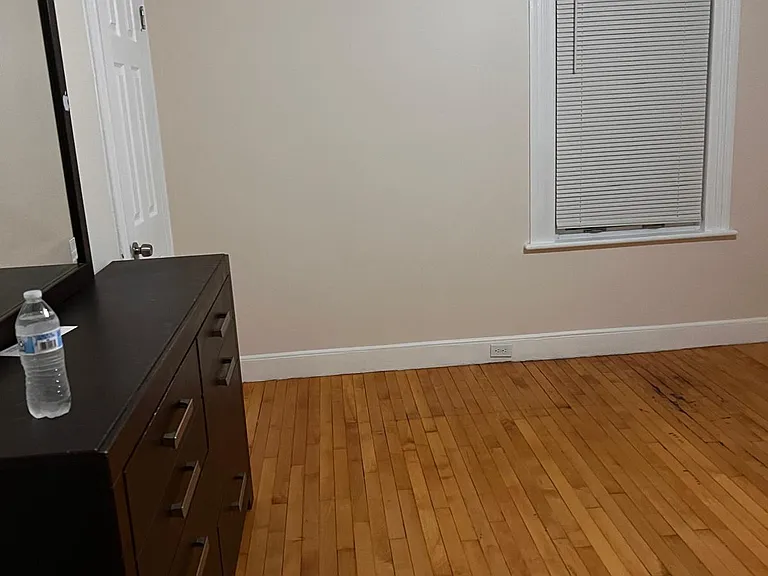 80 Edwin St — Photo 2