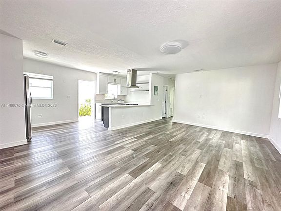 2nd image of 16911 N Miami Ave