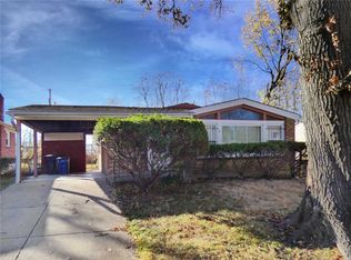 7142 Willow Tree Ln, Saint Louis, MO 63130