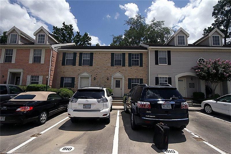 1st image of 2030 Plantation Dr #10