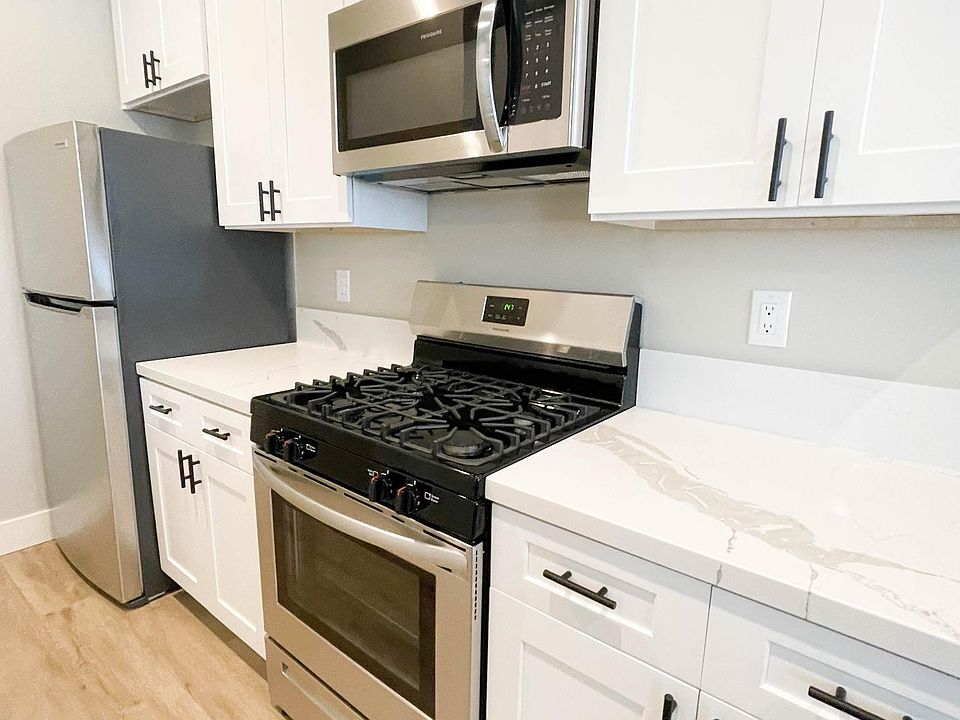 1st image of 914 17th St APT 18