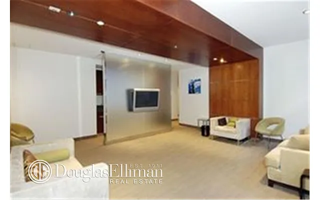 Rented by Douglas Elliman | media 22