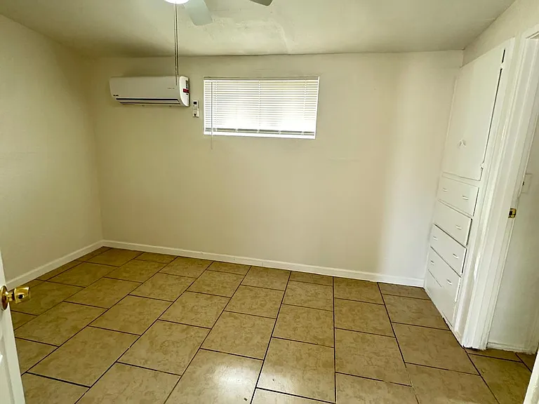 6633 N 67th Ave #9 — Photo 8