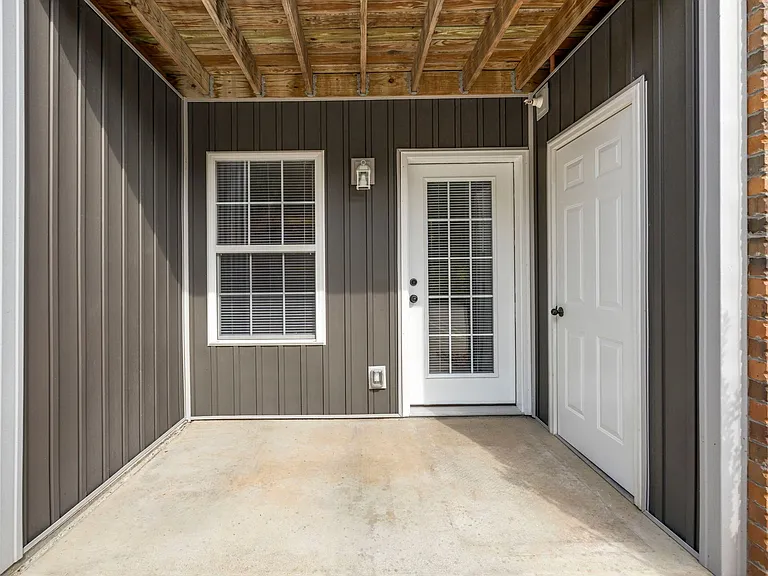 Megan Lane Apartments — Photo 15