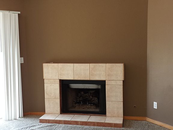 3rd image of 2135 E Valley Pkwy Unit 22