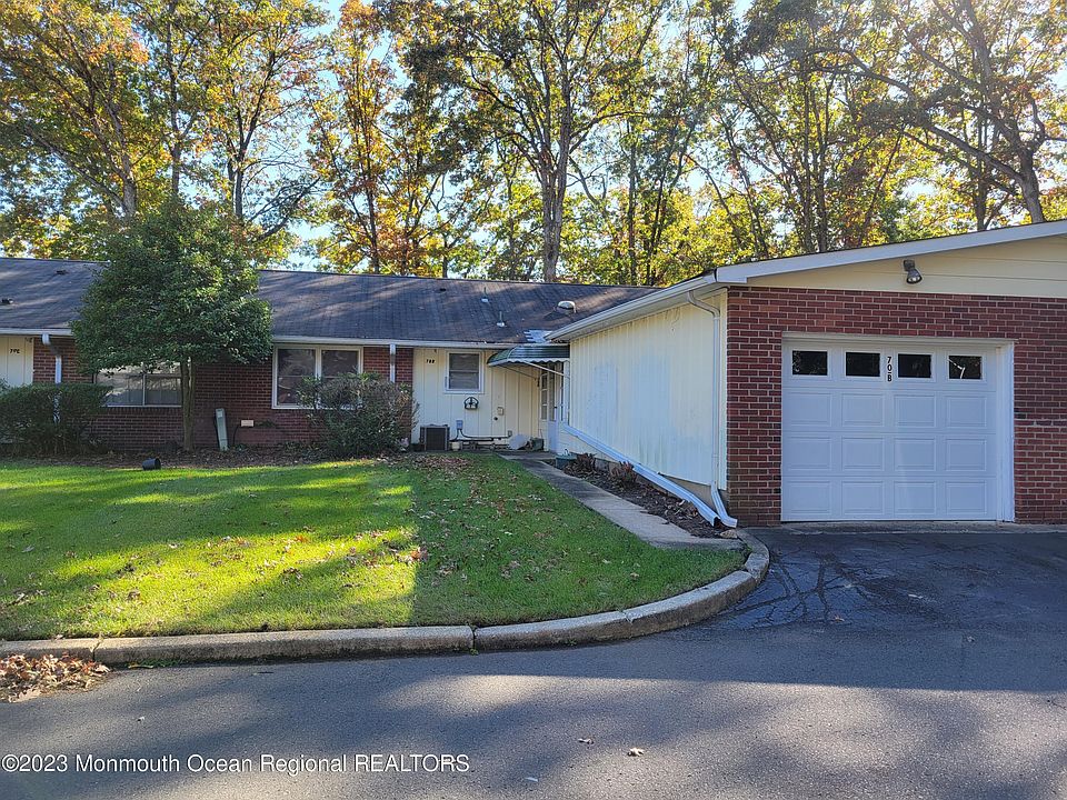 1st image of 70B Dorchester Drive