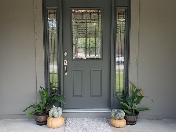 2nd image of 1001 Meadow Ln