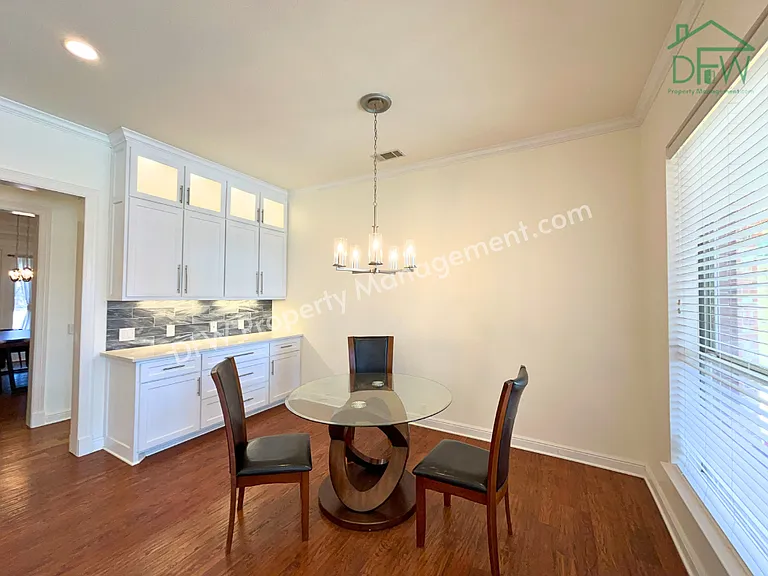 1205 Golden Gate Dr — Photo 7