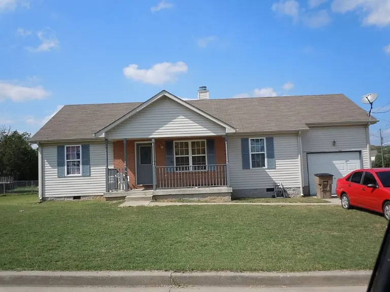 1900 Peaceful Brook Dr — Photo 3