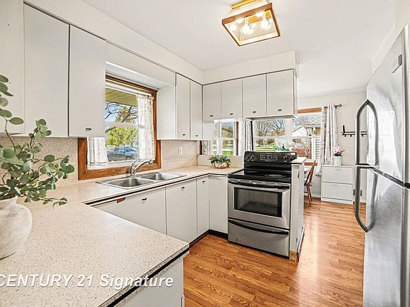 5th image of 3036 E Miller Rd