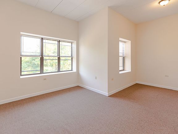5th image of 4752 S Wabash Ave APT 305
