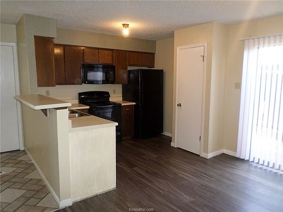 5th image of 705 Wellesley Ct APT C