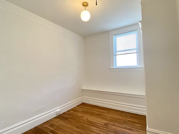 3rd image of 400 Union St