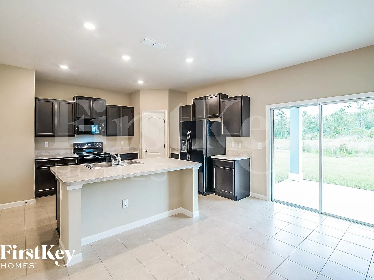 4 bed, 2.5 bath, 2358 sqft, $2,630 — Photo 4