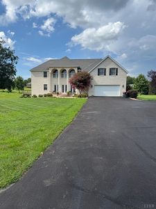 1033 S Oak Lawn Dr, Forest, VA, 24551